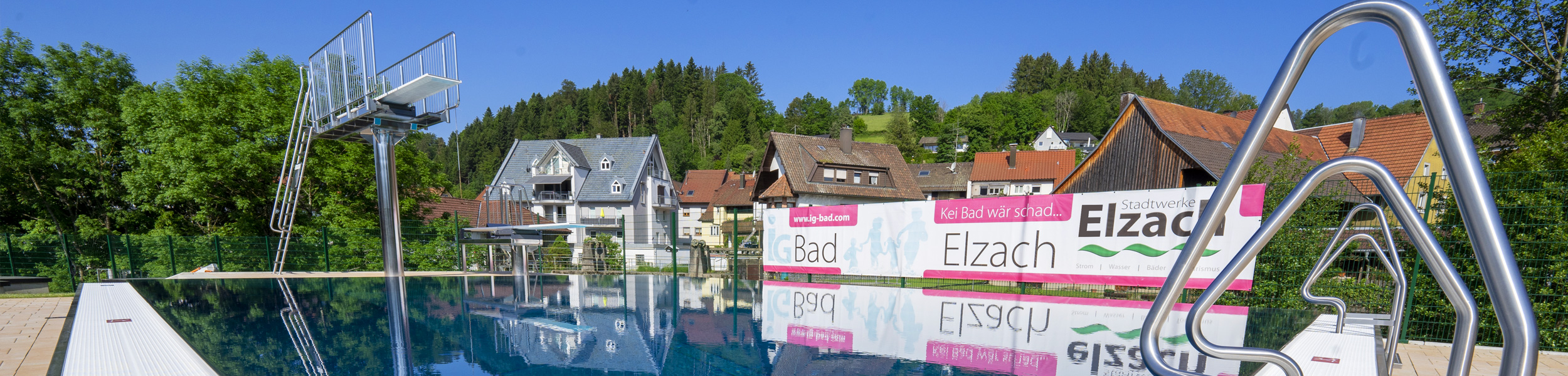 Ansicht der Freibadanlage - Stadtwerke Elzach und IG Bad freuen sich auf Ihren Besuch Ansicht der Freibadanlage - Stadtwerke Elzach und IG Bad freuen sich auf Ihren Besuch
